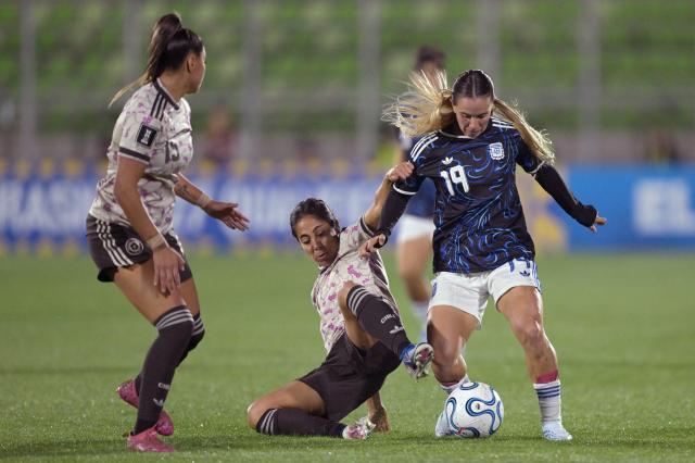 Chile's midfielder #11 Yessenia Lopez and Argentina's forward #19 Agostina Holzheier fight for the ball during the CONMEBOL Nations League Women football match between Chile and Argentina at the Elias Figueroa stadium in Valparaiso, Chile on April 10, 2026. (Photo by Rodrigo ARANGUA / AFP)