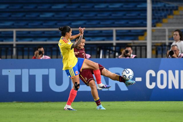 Colombia's midfielder #08 Marcela Restrepo and Venezuela's midfielder 07 Daniuska Rodriguez fight for the ball during the CONMEBOL Nations League Women football match between Colombia and Venezuela at the Olímpico Pascual Guerrero stadium in Cali, Valle del Cauca, Colombia, on April 10, 2026. (Photo by JOAQUIN SARMIENTO / AFP)