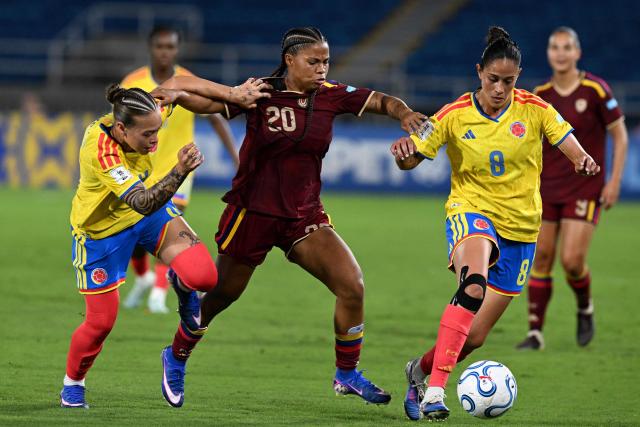 (L-R) Colombia's defender #04 Ana Guzman, Venezuela's midfielder #20 Dayana Rodriguez, and Colombia's midfielder #08 Marcela Restrepo fight for the ball during the CONMEBOL Nations League Women football match between Colombia and Venezuela at the Olímpico Pascual Guerrero stadium in Cali, Valle del Cauca, Colombia, on April 10, 2026. (Photo by JOAQUIN SARMIENTO / AFP)