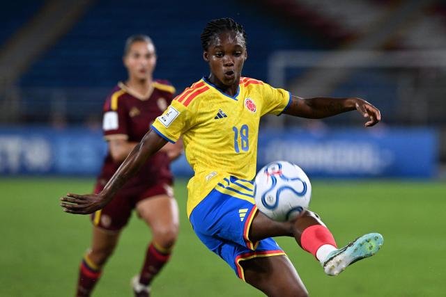 Colombia's forward #18 Linda Caicedo controls the ball during the CONMEBOL Nations League Women football match between Colombia and Venezuela at the Olímpico Pascual Guerrero stadium in Cali, Valle del Cauca, Colombia, on April 10, 2026. (Photo by JOAQUIN SARMIENTO / AFP)
