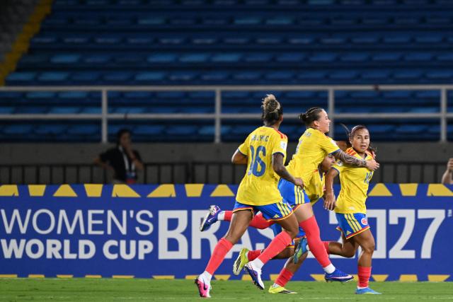 Colombia's midfielder #10 Leicy Santos (R) celebrates with teammates after scoring the equalising goal from the penalty spot during the CONMEBOL Nations League Women football match between Colombia and Venezuela at the Olímpico Pascual Guerrero stadium in Cali, Valle del Cauca, Colombia, on April 10, 2026. (Photo by JOAQUIN SARMIENTO / AFP)
