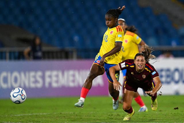 Colombia's forward #18 Linda Caicedo and Venezuela's forward #10 Barbara Olivieri fight for the ball during the CONMEBOL Nations League Women football match between Colombia and Venezuela at the Olímpico Pascual Guerrero stadium in Cali, Valle del Cauca, Colombia, on April 10, 2026. (Photo by JOAQUIN SARMIENTO / AFP)