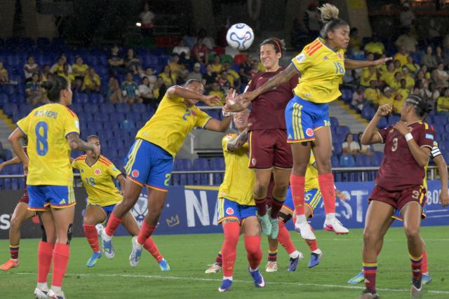 Venezuela's defender #02 Veronica Herrera heads and scores her team's first goal during the CONMEBOL Nations League Women football match between Colombia and Venezuela at the Olímpico Pascual Guerrero stadium in Cali, Valle del Cauca, Colombia, on April 10, 2026. (Photo by Joaquin SARMIENTO / AFP)