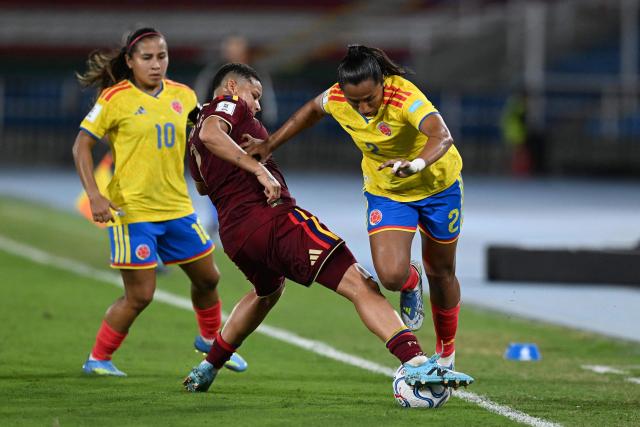 Venezuela's midfielder 07 Daniuska Rodriguez and Colombia's defender #02 Manuela Vanegas fight for the ball during the CONMEBOL Nations League Women football match between Colombia and Venezuela at the Olímpico Pascual Guerrero stadium in Cali, Valle del Cauca, Colombia, on April 10, 2026. (Photo by JOAQUIN SARMIENTO / AFP)