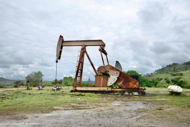 A Pemex pumpjack is pictured in Arroyo Florido, Veracruz state, Mexico on April 10, 2026. The Mexican government plans to extract natural gas using hydraulic fracturing, a method that has been criticized by environmental organizations, in order to reduce its dependence on imports from the United States, according to a plan presented by President Claudia Sheinbaum on April 9, 2026. (Photo by Marco Antonio MARTINEZ / AFP)