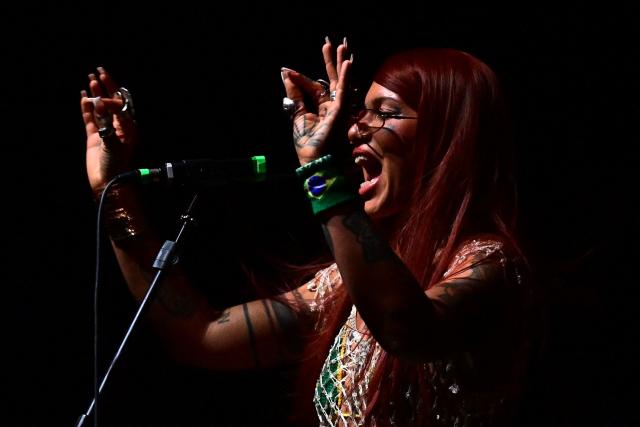 English songwriter Greentea Peng performs on stage during the Queremos music festival at the Circo Voador in Rio de Janeiro, Brazil on April 10, 2026. (Photo by Pablo PORCIUNCULA / AFP)