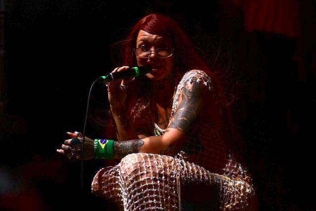 English songwriter Greentea Peng performs on stage during the Queremos music festival at the Circo Voador in Rio de Janeiro, Brazil on April 10, 2026. (Photo by Pablo PORCIUNCULA / AFP)