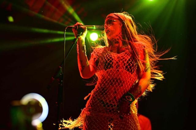 English songwriter Greentea Peng performs on stage during the Queremos music festival at the Circo Voador in Rio de Janeiro, Brazil on April 10, 2026. (Photo by Pablo PORCIUNCULA / AFP)