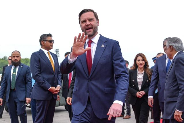 TOPSHOT - US Vice President JD Vance (C) gestures upon his arrival for the US-Iran peace talks in Islamabad on April 11, 2026. US Vice President JD Vance arrived in Islamabad on April 11 for talks with Iran that the Pakistani premier hosting the warring sides called a "make or break" effort to permanently halt weeks of fighting in the Middle East. (Photo by Jacquelyn MARTIN / POOL / AFP)