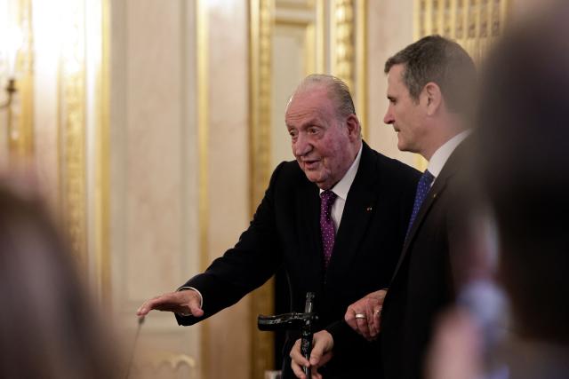 Spain's former King Juan Carlos I attends  the 35th "Journee du Livre Politique", an annual event dedicated to political books, at the National Assembly of France in Paris on April 11, 2026. (Photo by STEPHANE DE SAKUTIN / AFP)