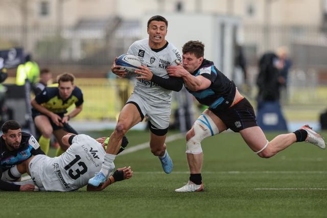 Toulon's French wing Gael Drean (C) is tackled by Glasgow Warriors' Scottish flanker Rory Darge (R) during the European Champions Cup rugby union quarter-final match between Glasgow Warriors and Toulon at Scotstoun Stadium in Glasgow, Scotland on April 11, 2026. (Photo by ROBERT PERRY / AFP)