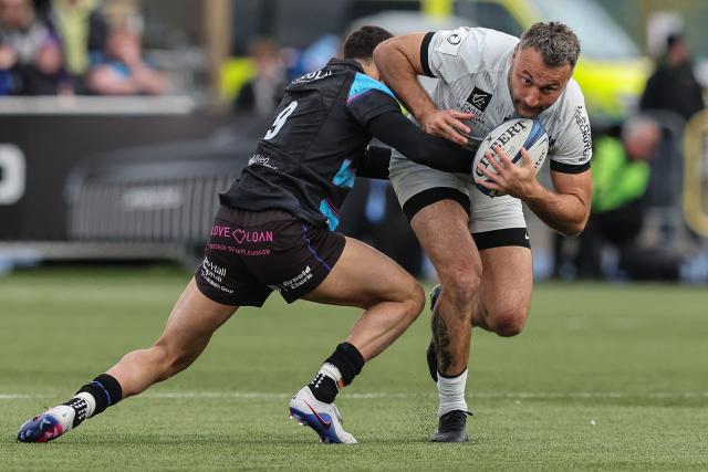 Toulon's French centre Jeremy Sinzelle (R) is tackled by Glasgow Warriors' Scottish scrum-half Ben Afshar (L) during the European Champions Cup rugby union quarter-final match between Glasgow Warriors and Toulon at Scotstoun Stadium in Glasgow, Scotland on April 11, 2026. (Photo by ROBERT PERRY / AFP)