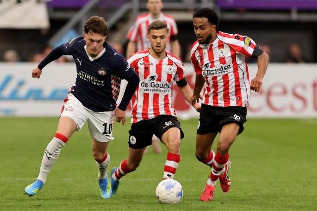 PSV Eindhoven's German midfielder #10 Paul Wanner (L) fights for the ball with with Sparta Rotterdam's Dutch defender Mike Kleijn (C) and Sparta Rotterdam's Dutch defender Marvin Young during the Dutch Eredivisie football match between Sparta Rotterdam and PSV Eindhoven at Het Kasteel  in Rotterdam on April 11, 2026. (Photo by Peter Lous / ANP / AFP) / Netherlands OUT