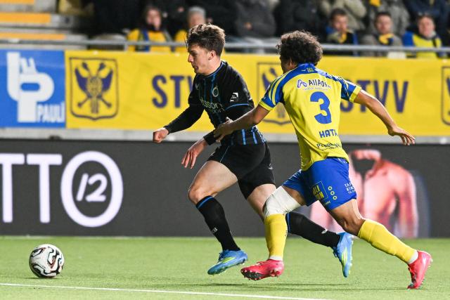 Club Brugge's Greek forward #08 Christos Tzolis (L) and STVV's Japanese defender #03 Taiga Hata (R) fight for the ball during the Belgian "Pro League" champions' play-off (day 2 out of 10) football match between Sint-Truiden VV and Club Brugge at the Stayen Stadium in Sint-Truiden on April 11, 2026. (Photo by JILL DELSAUX / Belga / AFP) / Belgium OUT