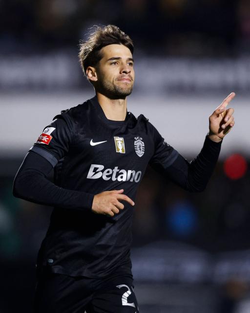 Sporting Lisbon's Portuguese midfielder #23 Daniel Braganca celebrates scoring his team's first goal during the Portuguese League football match between CF Estrela da Amadora and Sporting CP at Jose Gomes stadium in Amadora on April 11 , 2026. (Photo by FILIPE AMORIM / AFP)