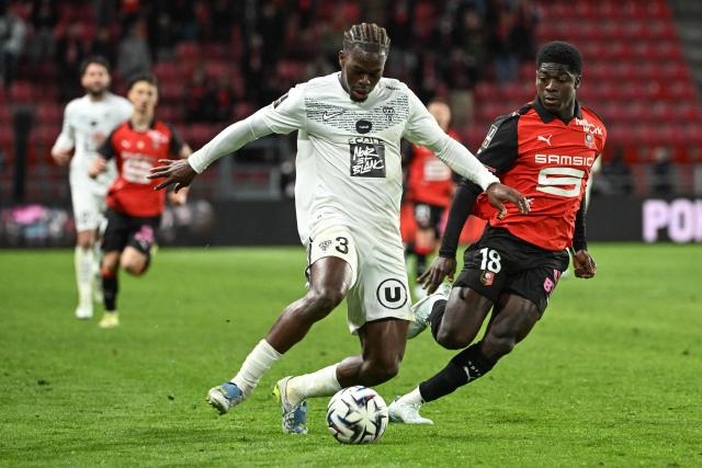 Angers' Gabonese defender #3 Jacques Ekomie (L) fights for the ball with Rennes’ French Cameroonian #18 Mahamadou Nagida during the French L1 football match between Stade Rennais FC and SCO Angers at the Roazhon Park stadium in Rennes, western France, on April 11, 2026. (Photo by Sebastien Salom-Gomis / AFP)