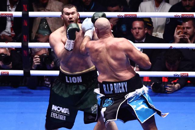 Britain's Tyson Fury (R) throws a jab against Russia's Arslanbek Makhmudov (L) during their heavyweight 'Clash of the Giants' contest at the Tottenham Hotspur stadium in London on April 11, 2026. (Photo by Henry NICHOLLS / AFP)