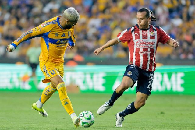 Tigres’ Uruguayan forward #17 Rodrigo Aguirre and Guadalajara's midfielder #28 Fernando Gonzalez fight for the ball during the Liga MX Clausura tournament football match between Tigres and Guadalajara at the Universitario stadium in San Nicolas de los Garza, state of Nuevo Leon, Mexico, on April 11, 2026. (Photo by AFP)