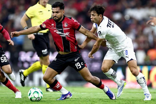Atlas' forward #19 Eduardo Aguirre and Monterrey's Spanish midfielder #08 Oliver Torres fight for the ball during the Liga MX Clausura tournament football match between Atlas and Monterrey at the Jalisco stadium in Guadalajara, state of Jalisco, Mexico, on April 11, 2026. (Photo by Ulises Ruiz / AFP)