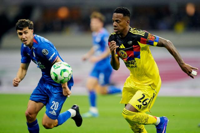 Cruz Azul's Argentine forward #20 Jose Paradela and America's Colombian defender #26 Cristian Borja fight for the ball during the Liga MX Clausura tournament football match between America and Cruz Azul at the Azteca stadium in Mexico City, on April 11, 2026. (Photo by Alfredo ESTRELLA / AFP)