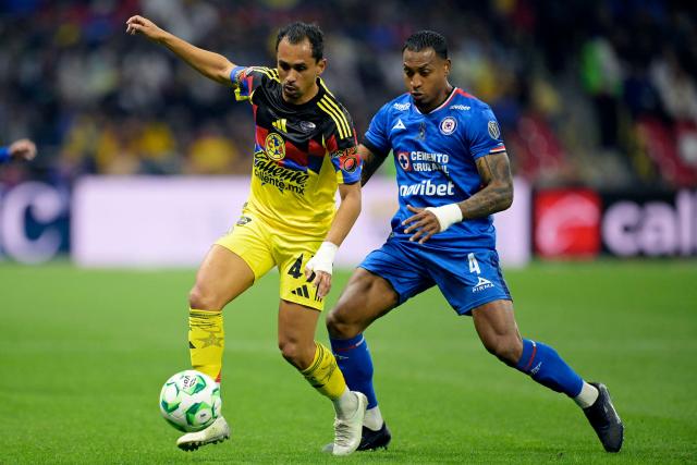 America's Brazilian midfielder #45 Lima and Cruz Azul's Colombian defender #04 Willer Ditta fight for the ball during the Liga MX Clausura tournament football match between America and Cruz Azul at the Azteca Stadium in Mexico City on April 11, 2026. (Photo by Alfredo ESTRELLA / AFP)