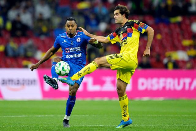 Cruz Azul's Colombian defender #04 Willer Ditta and America's forward #33 Patricio Salas fight for the ball during the Liga MX Clausura tournament football match between America and Cruz Azul at the Azteca Stadium in Mexico City on April 11, 2026. (Photo by Alfredo ESTRELLA / AFP)