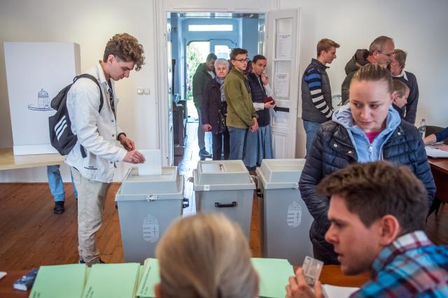 Voters arrive to cast their ballots for the general election at a polling station in Piliscsaba, 35 km from Budapest, on April 12, 2026. Turnout in Hungary's closely watched parliamentary polls on April 12 hit a record 54 percent at midday, election authorities said, as voters flocked to participate in a ballot that could end nationalist Prime Minister Orban's 16-year rule. (Photo by Ferenc ISZA / AFP)