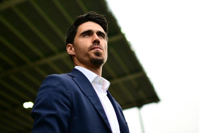 Parma's Spanish coach Carlos Cuesta looks on during the Italian Serie A football match between Parma Calcio 1913 and SSC Napoli at the Ennio Tardini Stadium in Parma on April 12, 2026. (Photo by MARCO BERTORELLO / AFP)