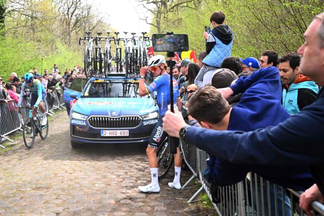 Alpecin-Premier Tech's Dutch rider Mathieu van der Poel waits to change his bike after a flat tire at the 'Trouйe d’Arenberg' cobblestone sector (Arenberg trench) during the 123rd edition of the Paris-Roubaix one-day classic cycling race, 258.3 km between Compiиgne and Roubaix, northern France, on April 12, 2026. (Photo by Etienne GARNIER / POOL / AFP)