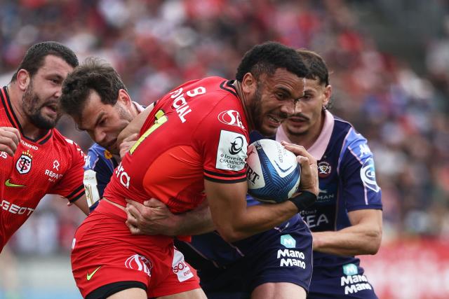 Toulouse's French wing Matthis Lebel (R) is tackled by Bordeaux-Begles' French centre Damian Penaud (L) during the European Champions Cup rugby union quarter-final match between Union Bordeaux Belges (UBB) and Stade Toulousain (Toulouse) at the Chaban-Delmas Stadium in Bordeaux, southwestern France, on April 12, 2026. (Photo by ROMAIN PERROCHEAU / AFP)
