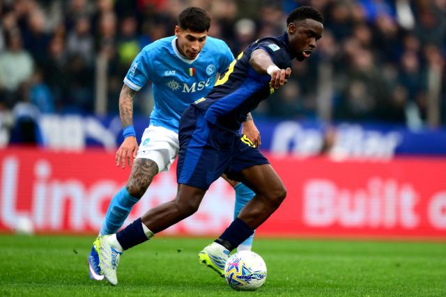 Napoli’s Uruguayan defender #17 Mathias Olivera fights for the ball with Parma’s Belgian midfielder #16 Mandela Keita during the Italian Serie A football match between Parma and Napoli at the Ennio Tardini stadium in Parma on April 12, 2026. (Photo by MARCO BERTORELLO / AFP)