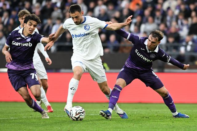Gent's Belgian defender #57 Matties Volckaert (C) fights for the ball with RSC Anderlecht's Moroccan defender #79 Ali Maamar (L) and RSC Anderlecht's Serbian forward #09 Mihajlo Cvetkovic (R) during the Belgian "Pro League" champions' play-off (day 2 out of 10) football match between RSCA Anderlecht and KAA Gent at the Lotto Park stadium in Brussels on April 12, 2026. (Photo by JILL DELSAUX / Belga / AFP) / Belgium OUT