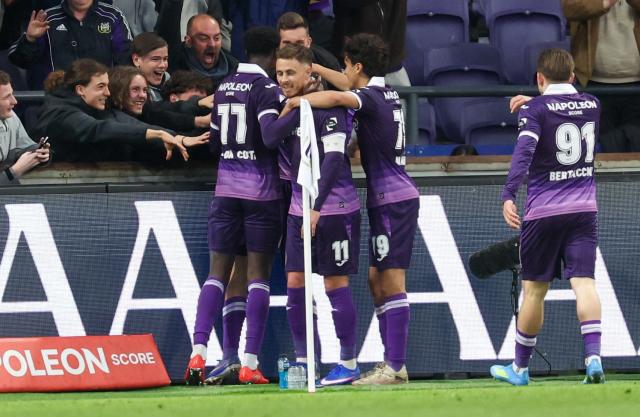 Anderlecht's Belgian forward Tristan Degreef (C) celebrates with teammates after scoring a goal during the Belgian Pro League football match between RSCA Anderlecht and KAA Gent at the Lotto Park in Brussels on April 12, 2026. (Photo by VIRGINIE LEFOUR / Belga / AFP) / Belgium OUT