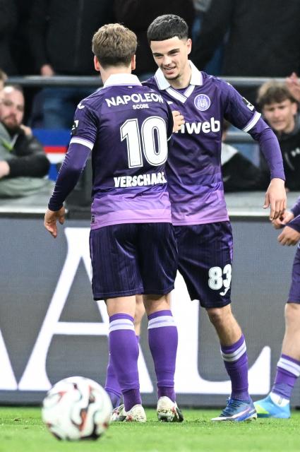 Anderlecht's Belgian forward Tristan Degreef (R) celebrates after scoring a goal during the Belgian Pro League football match between RSCA Anderlecht and KAA Gent at the Lotto Park in Brussels on April 12, 2026. (Photo by JILL DELSAUX / Belga / AFP) / Belgium OUT