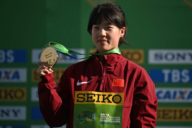 China's Yang Yutong celebrates her gold medal during the award ceremony of the World Athletics Race Walking Team Championships U20 women's 10km race, in Brasilia, on April 12, 2026. (Photo by Evaristo SA / AFP)