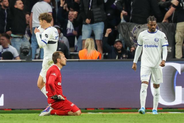 Gent's Belgian goalkeeper Davy Roef reacts during the Belgian Pro League football match between RSCA Anderlecht and KAA Gent at the Lotto Park in Brussels on April 12, 2026. (Photo by VIRGINIE LEFOUR / Belga / AFP) / Belgium OUT