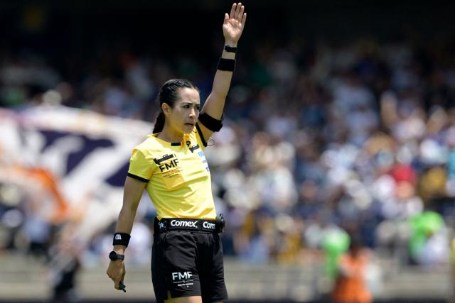 Mexican referee Katia Itzel Garcia gestures during the Liga MX Clausura tournament football match between Pumas and Mazatlan at the Olimpico Universitario stadium in Mexico City, on April 12, 2026. (Photo by Alfredo ESTRELLA / AFP)