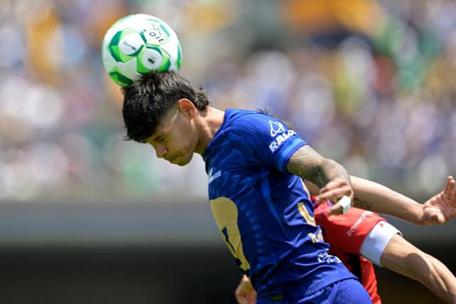 Pumas' Paraguayan forward #31 Robert Morales heads the ball during the Liga MX Clausura tournament football match between Pumas and Mazatlan at the Olimpico Universitario stadium in Mexico City, on April 12, 2026. (Photo by Alfredo ESTRELLA / AFP)
