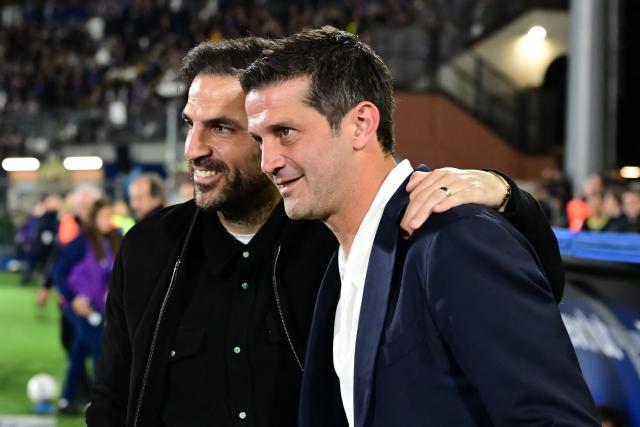 Como's Spanish coach Cesc Fabregas (L) and Inter Milan's Romanian coach Cristian Chivu (R) greet each other ahead of the Italian Serie A football match between Como and Inter Milan at the Giuseppe Sinigaglia Stadium in Como on April 12, 2026. (Photo by Piero CRUCIATTI / AFP)