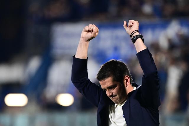 Inter Milan's Romanian coach Cristian Chivu  celebrates at the end of the Italian Serie A football match between Como and Inter Milan at the Giuseppe Sinigaglia Stadium in Como, on April 12, 2026. (Photo by Piero CRUCIATTI / AFP)