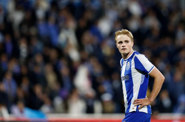 FC Porto's Danish midfielder #08 Victor Froholdt is pictured during the Portuguese League football match between GD Estoril Praia and FC Porto at Antonio Coimbra da Mota stadium in Estoril on April 12, 2026. (Photo by FILIPE AMORIM / AFP)