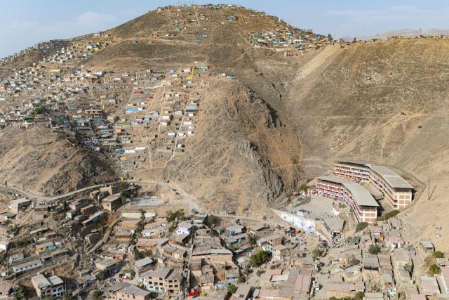 Aerial view of Fe y Alegria 65 school polling station in Pamplona Alta, San Juan de Miraflores district on the outskirts of Lima on April 12, 2026. Peruvians head to the polls to elect its ninth president in a decade, from a record field of 35 candidates, with crime-weary voters seemingly poised to extend the tide of conservative governments sweeping Latin America. (Photo by Ernesto BENAVIDES / AFP)