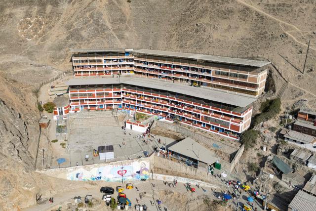 Aerial view of Fe y Alegria 65 school polling station in Pamplona Alta, San Juan de Miraflores district on the outskirts of Lima on April 12, 2026. Peruvians head to the polls to elect its ninth president in a decade, from a record field of 35 candidates, with crime-weary voters seemingly poised to extend the tide of conservative governments sweeping Latin America. (Photo by Ernesto BENAVIDES / AFP)