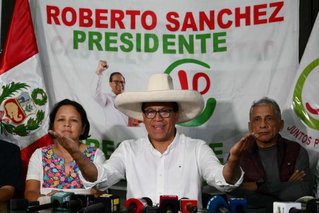 Peru's presidential candidate Roberto Sanchez (C) of the Juntos por el Peru party, gives a speech following the first results of the presidential election in Lima on April 12, 2026. Right-wing candidate Keiko Fujimori led exit polls following Peru's troubled presidential election on April 12, 2026, but failed to avoid a runoff after a tight vote marred by irregularities and a police raid on the country's election authority. (Photo by Luis ROBAYO / AFP)