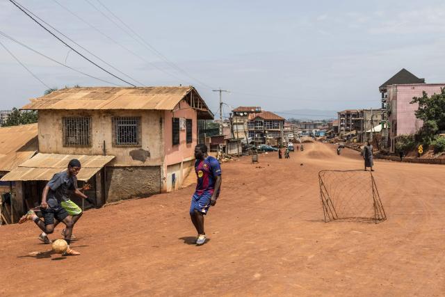People play football on an deserted street during a “ghost town” strike in Bamenda, on April 13, 2026. Since the crisis began, the separatists have called for a "ghost town" strike each Monday, with shops shutting and locals told to stay at home. 
Cameroon's Northwest and Southwest regions have for over ten years been the theatre of a bloody conflict between government forces and armed separatists. 
The militants are demanding independence for the two regions, where English-speaking people predominate in the otherwise francophone-majority nation. (Photo by PATRICK MEINHARDT / AFP)