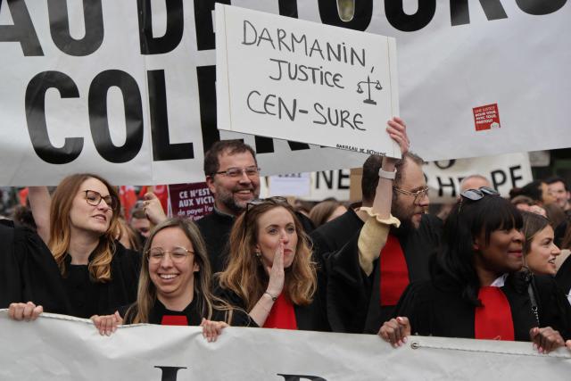 A lawyer holds placard reading "Darmanin, justice censored" during a demonstration against the Darmanin law, which intends to shorten trial times, in Paris on April 13, 2026. The criminal justice reform promoted by France's Justice Minister arrives on April 13 in the Senate chamber, accompanied by a mobilization of lawyers criticizing a reform that will be "to the detriment of the rights of the defense and of victims". (Photo by Ludovic MARIN / AFP)