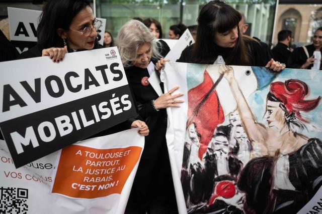 Lawyers gather on the steps of Toulouse's courthouse to protest Justice Minister's draft bill, in particular his proposal to introduce plea bargaining in criminal matters, in Toulouse on April 13, 2026. (Photo by Lionel BONAVENTURE / AFP)