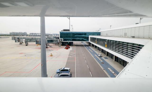This general overview taken on April 13, 2026 shows an outside view of the new Terminal 1 pier at the Munich International Airport in Munich, southern Germany. The Terminal 1 Pier provides additional capacity for up to six million passengers per year. The new building is currently one of Bavaria’s largest infrastructure projects. (Photo by ALEXANDRA BEIER / AFP)
