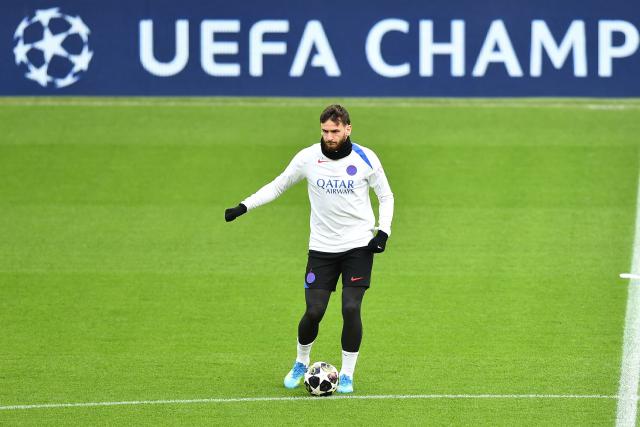 Paris Saint-Germain's Georgian forward #07 Khvicha Kvaratskhelia takes part in a team training session at Anfield stadium in Liverpool, north-west England on April 13, 2026, on the eve of their UEFA Champions League, quarter final second leg football match against Liverpool. (Photo by PETER POWELL / AFP)