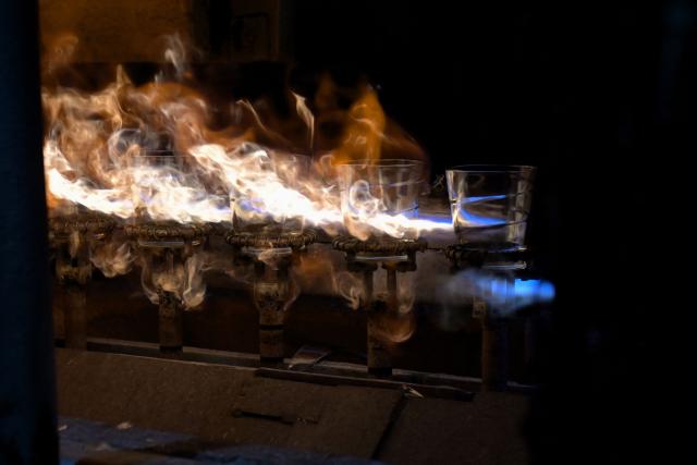 (FILES) Glasses are pictured on the production line at a factory of French manufacturer of glassware Duralex in La Chapelle-Saint-Mesmin near Orleans, centre France, on July 1, 2021, during a visit of the French Junior Minister of Small and Medium Entreprises. Duralex, the globally known glassmaker recently taken over as a cooperative by its employees, announced on April 13, 2026 the replacement of its chief executive. Officially presented as preparation for his retirement, the departure may in fact be linked to economic difficulties facing the company. (Photo by GUILLAUME SOUVANT / AFP)